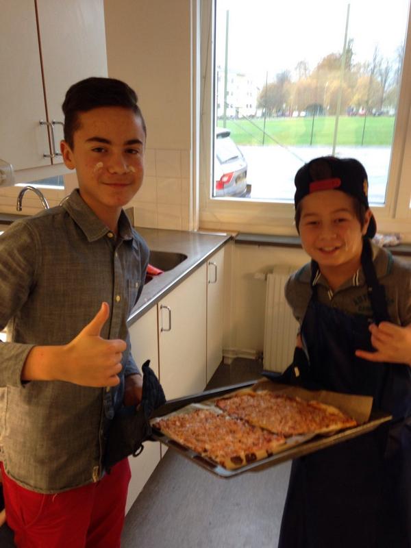 MZirdum's tweet photo. Åk 6 levererar på @fdalskolan http://t.co/pfTk0ZIYNC