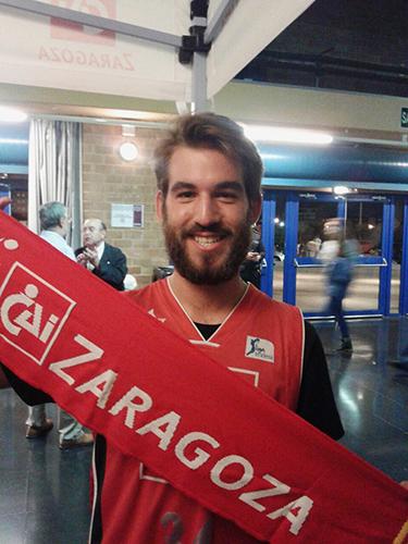 CasademontZGZ's tweet photo. Fabri Pérez fue ayer el ganador de la pregunta twitter del encuentro de @Eurocup y se llevó la bufanda
¡Enhorabuena! http://t.co/T2n9mOQQJJ