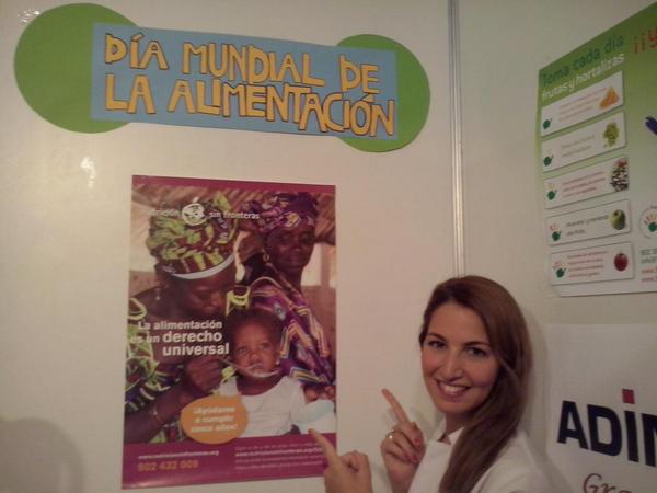 AdinuGranada's tweet photo. Hoy, #DíaDeLaAlimentación ! Pásate por el stand de @ffarmaciaUGR en Paseillos y hazte tu foto! #JRE2014 http://t.co/NWvxO384WC