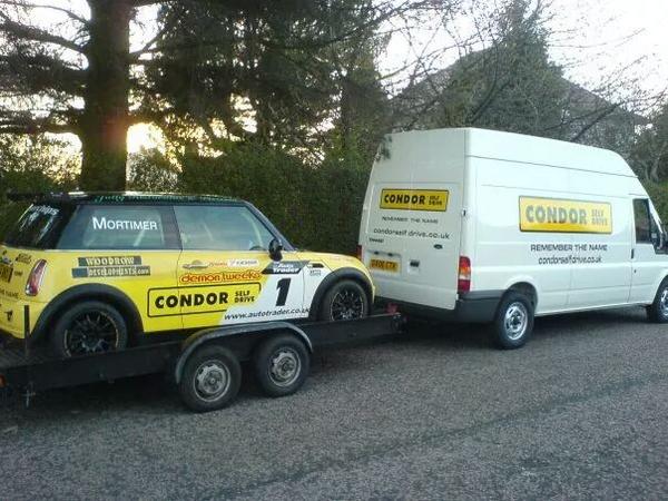 OlyM70's tweet photo. @JustMiniRacing @MINIChallengeUK @chrisknoxracing @ShaneStoney89 @MPoole_Racing http://t.co/J6ZxGUVkdt