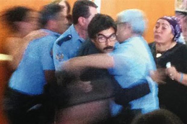 Embedded image permalink