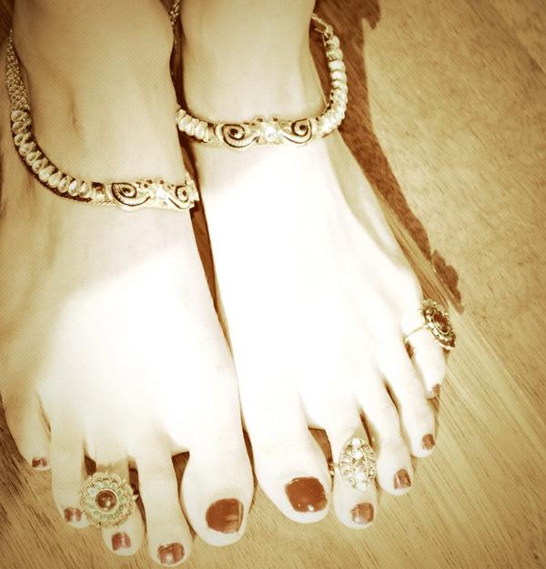 Indianwear's tweet photo. #anklets and #bichwa is in #trend with #indianwear http://t.co/O67FiplqzU