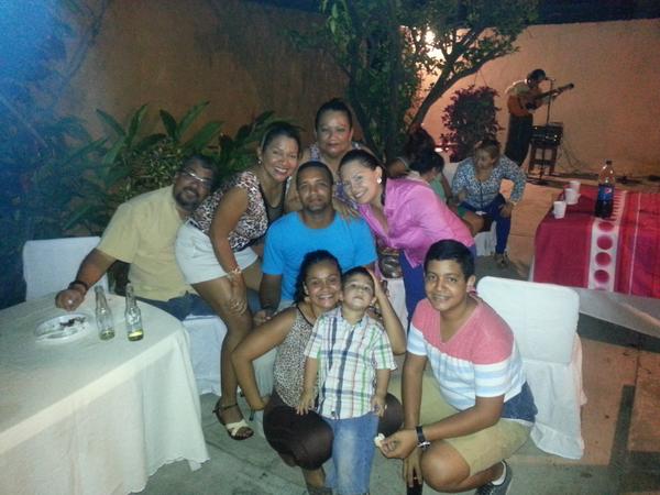 TibizayD's tweet photo. Todos en familia http://t.co/Le2IRNUpPb