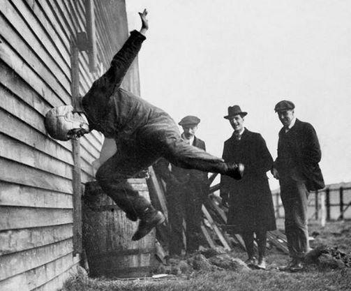 ScottHynek's tweet photo. Prior to concussion protocols... “@HistoryInPics: Testing American Football Helmets, 1912 http://t.co/Es9tRwSk1Y”
