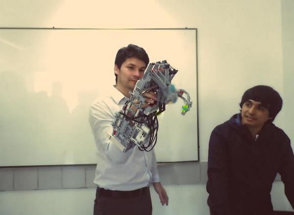 EmolTV's tweet image. #SemanaTech: Chilenos construyen robots con piezas de LEGO tv.emol.com/#/detail/20141…