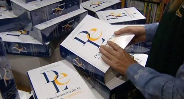 A3Noticias's tweet photo. Internet y las redes sociales, novedades del nuevo Diccionario de la RAE [VÍDEO] http://t.co/q5NFw991Mj http://t.co/ylGVXVIeTC