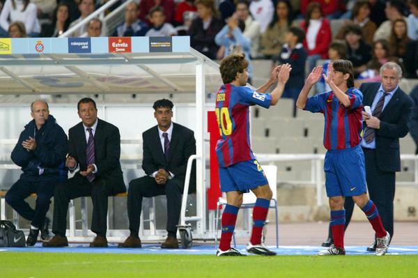 FCVideoNED's tweet photo. FOTO | Vandaag precies 10 jaar geleden: Het debuut van Lionel Messi voor FC Barcelona. Frank Rijkaard bracht hem in. http://t.co/s3lj38gk0n