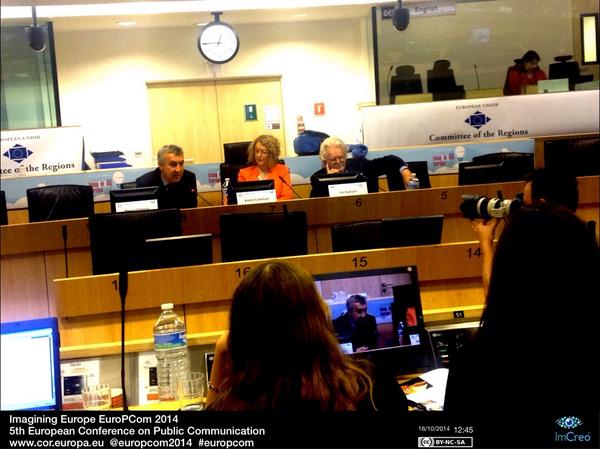Cass_Francis's tweet photo. Marco Zatterin "And now for something completely different" as he throws out his speech for the closing @EuroPCom2014 http://t.co/zdzNo3UvW7