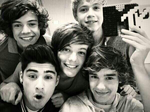myr1deordie's tweet photo. if the fetus boys doesn't motivate you to vote,

one direction hates you but the wanted loves you

#EMABiggestFans1D http://t.co/JUxNWD3CFF