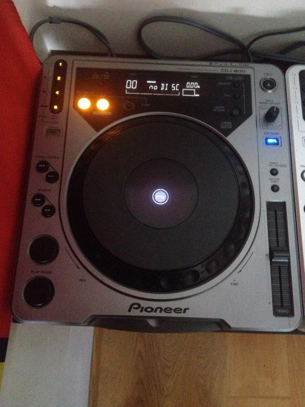 WNKRSdjs's tweet photo. Se vende Pioneer Cdj 800 MK1 , precio por privado RT! http://t.co/2C2gAuLtKE