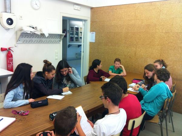 CasalsGracia's tweet photo. 1a Reunió de delegats de 1r a 4t d'ESO @CasalsGracia #Participació #Organització #Implicació http://t.co/jGbpDoittx