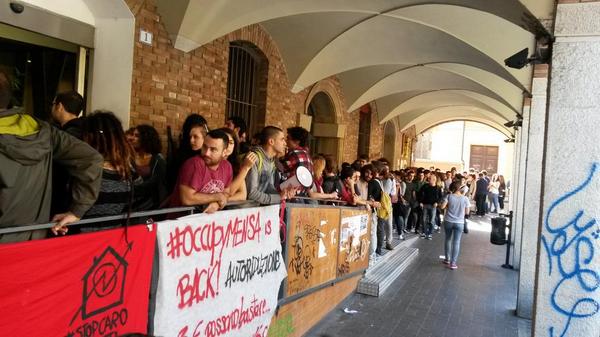 CuaBologna's tweet photo. Dopo la giornata di blocchi, ci autoriduciamo il pasto in mensa!!! #occupymensa #unisciopera #takethecity #bologna http://t.co/mM3Lzc9phs