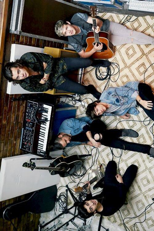 dairectionerboy's tweet image. Rt for One Directioon #EMABiggestFans1D