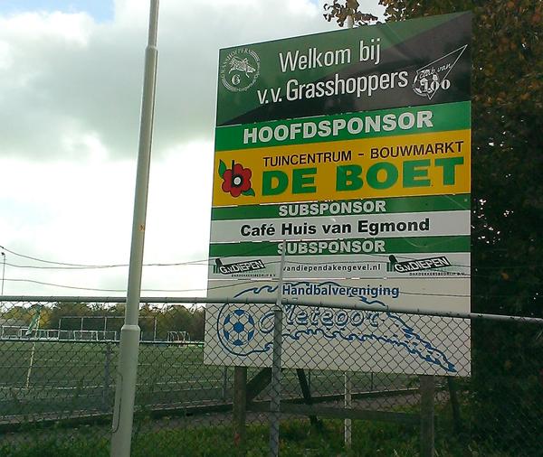 FootballCulture's tweet photo. De hoofdsponsor van v.v. Grasshoppers?

Een tuincentrum natuurlijk!

Nomen est omen of zoiets. Dit dat. (@onzetaal) http://t.co/QjR5ptJ5va