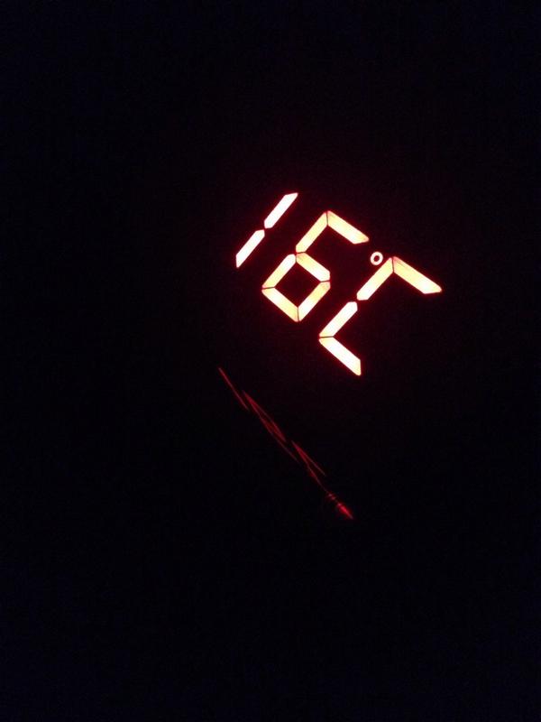 AnthDRS's tweet photo. Ugh. It's so cold in my room. For fucks sake Matt, this is your doing isn't it? #YouTuberExposed #Ronku? #PleaseRonku http://t.co/wxYLXZLpAm