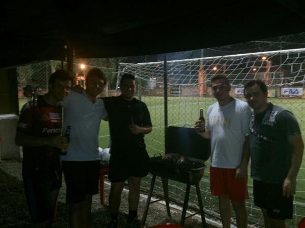 TanlentosFc's tweet photo. Miercoles de entrenamiento de los tanlentos fc!! Siempre donde mejor la movemos, el 3er tiempo!!!! http://t.co/EgZLxMSvHS