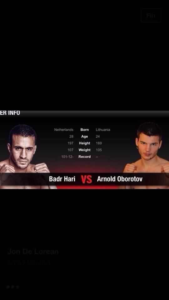 HamzaKhyati's tweet photo. Et dire que sa devrait etre "LE COMBAT DE L ANNEE" ... LOL #BADR HARI VS .... LUI (inconnu au bataillons) http://t.co/YNVGq2Qs81
