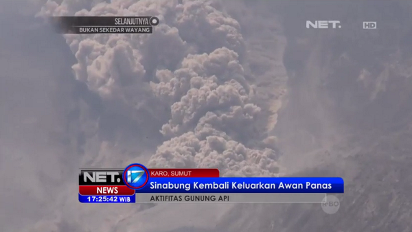 Justfunny_JKT48's tweet photo. Sementara kita ribut soal skandal, mereka yang di Sinabung sedang ribut berdoa minta keselamatan. #PrayForSinabung http://t.co/dqKRv9eg61