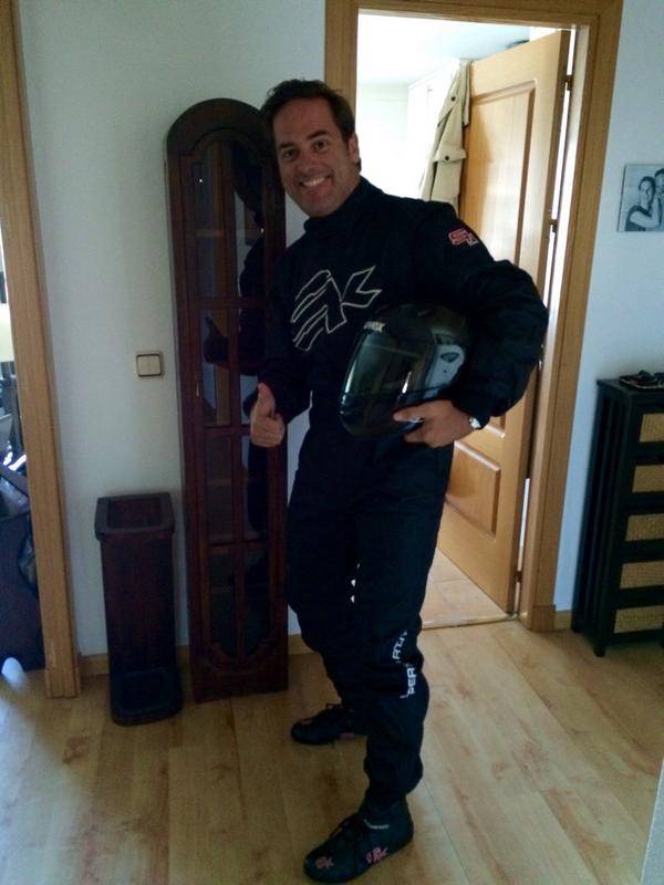 palitoazarola's tweet photo. @AntonioLarrea como niño con zapatos nuevos, o con equipo de kart nuevo!❤️❤️❤️ http://t.co/EKDS4DiBbf
