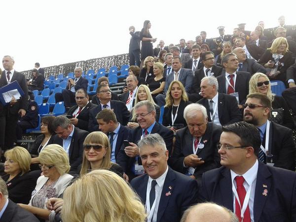 vukomand's tweet photo. I narodni poslanici # skupstina Srbija prisustvuju vojnoj paradi u slavu pobednika Drugog svetskog rata. http://t.co/7Z0CmFPprG