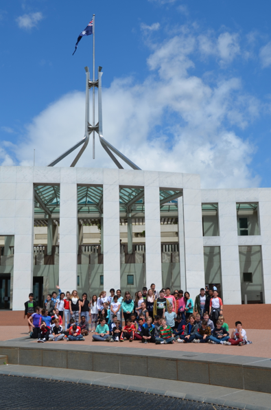 SJSyr62014's tweet photo. The whole group outside #ParlimentHouse #s3can2014 http://t.co/0PSlPUoFYm