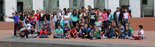 SJSyr62014's tweet photo. The whole group outside #ParlimentHouse #s3can2014 http://t.co/0PSlPUoFYm
