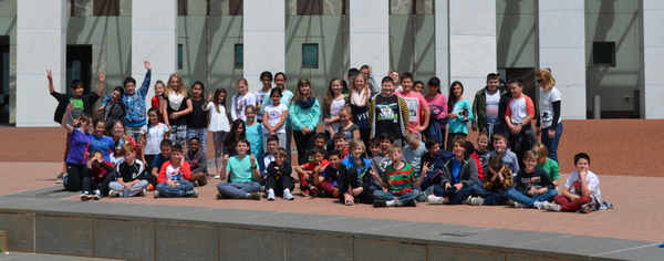 SJSyr62014's tweet photo. The whole group outside #ParlimentHouse #s3can2014 http://t.co/0PSlPUoFYm