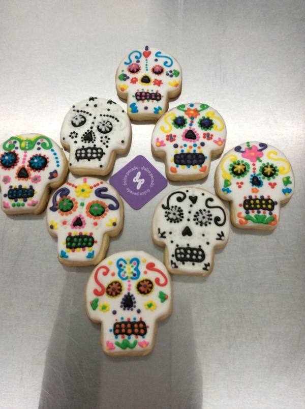 dulcepecadod1's tweet photo. Listas las galletas de calaverita! http://t.co/TvcxMoOjkZ