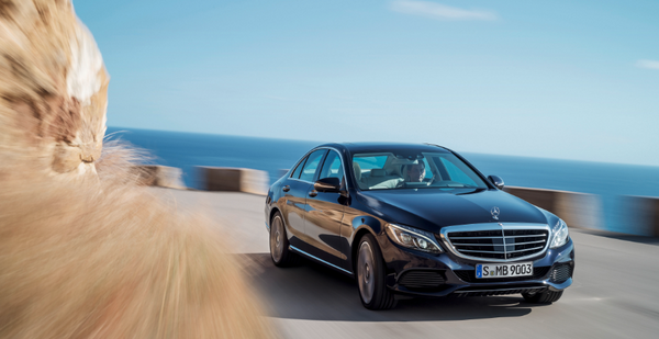 MercedesBenzME's tweet photo. The epitome of extravagance: The all-new C-Class. #CClassME #ReflectingYourMindset http://t.co/JiOJZyghdK
