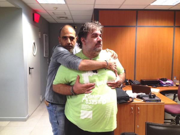 alpharadio989's tweet photo. Σε λίγο, ο @dstarovas και ο @kgiannakidis αναπαριστούν την αρπαγή της Περσεφόνης απο τον Άδη. http://t.co/Nk3F41axn6