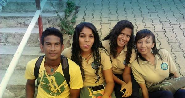 shinaiii's tweet photo. hermoso momentos en el liceo http://t.co/2OeDqHjtxn
