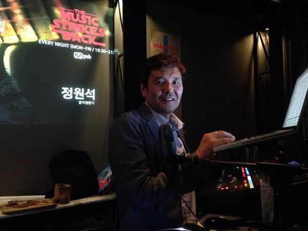 mpub_radio's tweet photo. 음악평론가 정원석 님의 플레이리스트로 두시간 (+20분) 동안 꾸며보았습니다. 섹시한, 어쩌면 섹슈얼한? 리스트로 팝과 가요를 번갈아 준비해주셨네요. “초대”나 “엘레베이터”처럼 오랜만에 듣는 곡도 많았습니다! http://t.co/LCka75dZj4