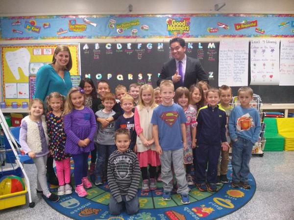 raymiesweet's tweet photo. “@ArmsBumanlagCTV: Hanging with the grade 1's at St.William School #classoftheweek @am800cklw @CTVWindsor http://t.co/qKT5IJ9wmu” @jdevlin02