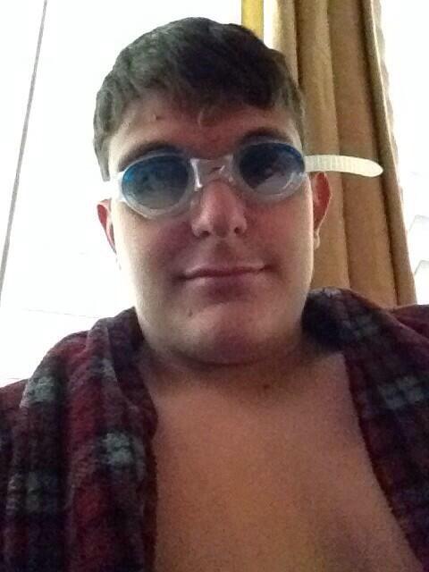 RealHLambert's tweet photo. New glasses lol #20/20 http://t.co/rUUEFvZlQu