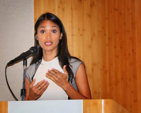 OutLeadership's tweet photo. .@GeenaRocero @GenderProud sharing her experience and the importance of gender recognition #GenderRecognitionNow http://t.co/TsVUDMIyAT