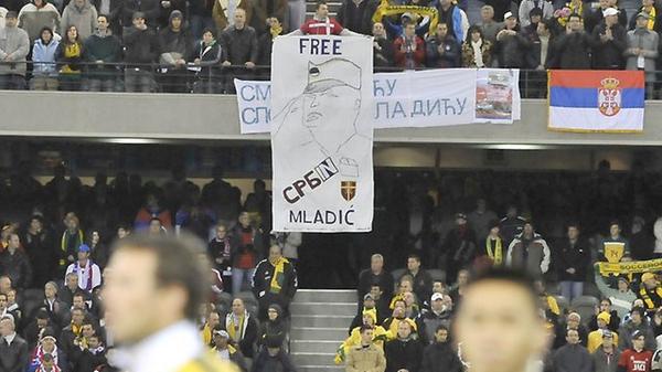 EniJuca's tweet photo. If #football fans represent a country's political views, what does this say about #Serbia? #SerbiaAlbaniaTheTRUTH http://t.co/4R405PEQth