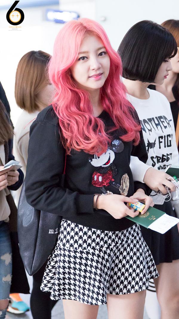 LABOUMfans's tweet photo. [PIC] 141014 #LABOUM Incheon Airport Departure - HaeIn

[cr: LABOUM6_COM] http://t.co/bAQpmuPlDr