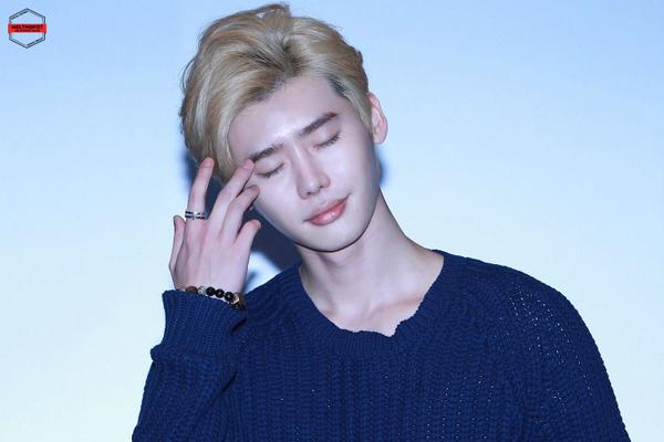 all_Kdramamovie's tweet photo. #ModelTurnedActors Lee Jong Suk; Height: 186cm; Birth:14/09/1989; Drama:School 2013,I hear your voice,Doctor Stranger http://t.co/STrimSOm6E