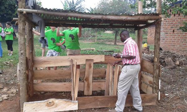 AOCOostUganda's tweet photo. Vandaag weer hard gewerkt in de groentetuin. #aocoost #twello in #uganda http://t.co/nZN19e7s7c