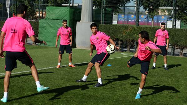 FCBarcelona's tweet photo. Full squad prepares for Eibar http://t.co/uZGG5Xhoim http://t.co/6EWDwv6vH6