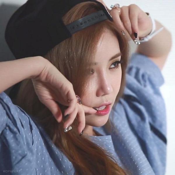 nourhyuk's tweet photo. هالمجله يعرفون شلون يبرزون جمال سيكريت ❤❤❤❤ http://t.co/oaraaeV4s8