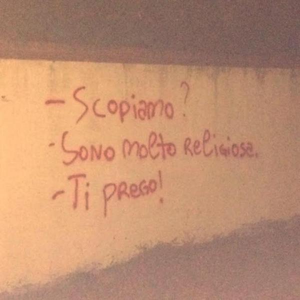 Webnotte's tweet photo. ops... #Deuòll: sesso e religione http://t.co/hkEEam3Kqh http://t.co/36h04Z4vLp