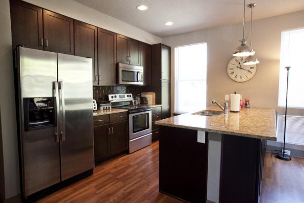 CollegePlaceFSU's tweet photo. We love our spacious kitchens! #moveinmoveup #fsu http://t.co/6Cw1mxx37u