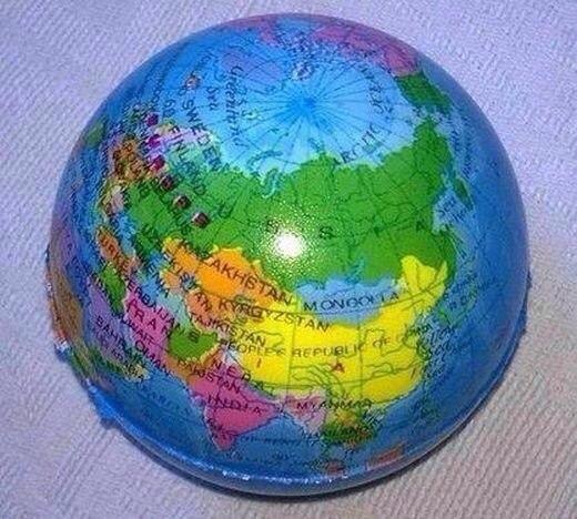 MitinRussia's tweet photo. Китай выпустил глобусы, на которых Украина и Аляска включены в состав России. Политический тролинг. http://t.co/SqQMxvrMcz