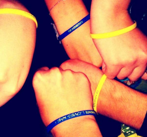 IdeaCaen's tweet photo. Sortez vos bracelets, ce soir on se retrouve tous pour s'ambiancer au Farniente ! #IdEAFamily #Farniente #BDE #party http://t.co/9XlIZHdpTN