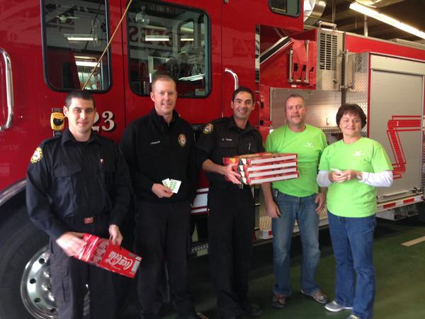 InnovationCU's tweet photo. Free pizzas for the @fire1756. Thank you for all that you do. #cusonlocation http://t.co/GSuNNEGPya