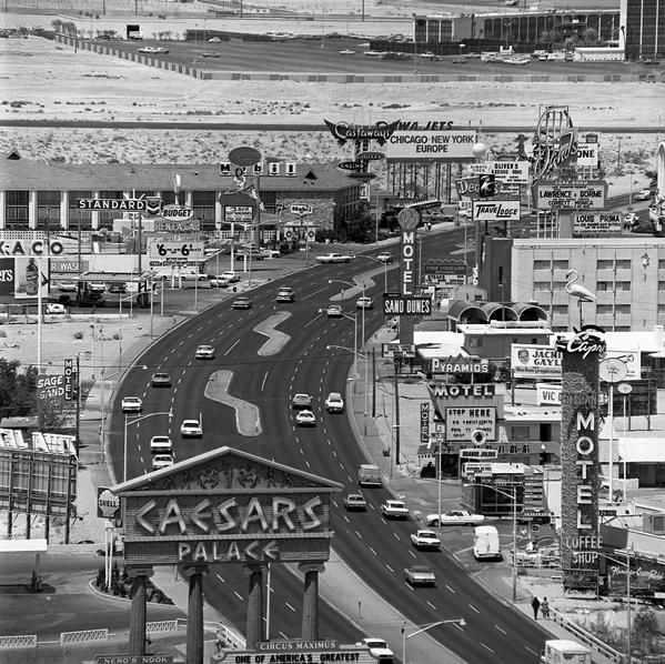 hoodoooMAC's tweet photo. RT @CaesarsPalace: A look down Las Vegas Blvd. #ThrowbackThursday http://t.co/Md8Cg9MEFz http://t.co/nx9LFjpCMH