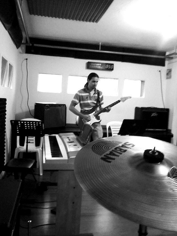 PJLaEstrella's tweet photo. Ensayo de grupos y solistas en diferentes estudios, como estrategia para fortalecer sus procesos artísticos http://t.co/Kid0L53cAt