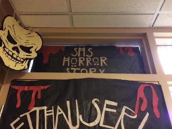 shine_cup's tweet photo. Love my artsy and creative freshman 💕 #hoco2014 http://t.co/UsBEj2tnn8