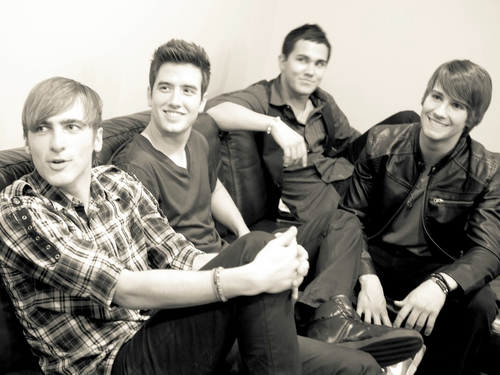BTRStuff's tweet photo. The normal people have blood in the veins, but we the Rushers have BTR music in our veins... So...#WeNeedBTR!! http://t.co/z6e7fgomdW